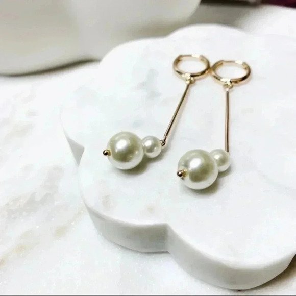 Long Dangle Earrings with Pearl - Picture 3 of 6